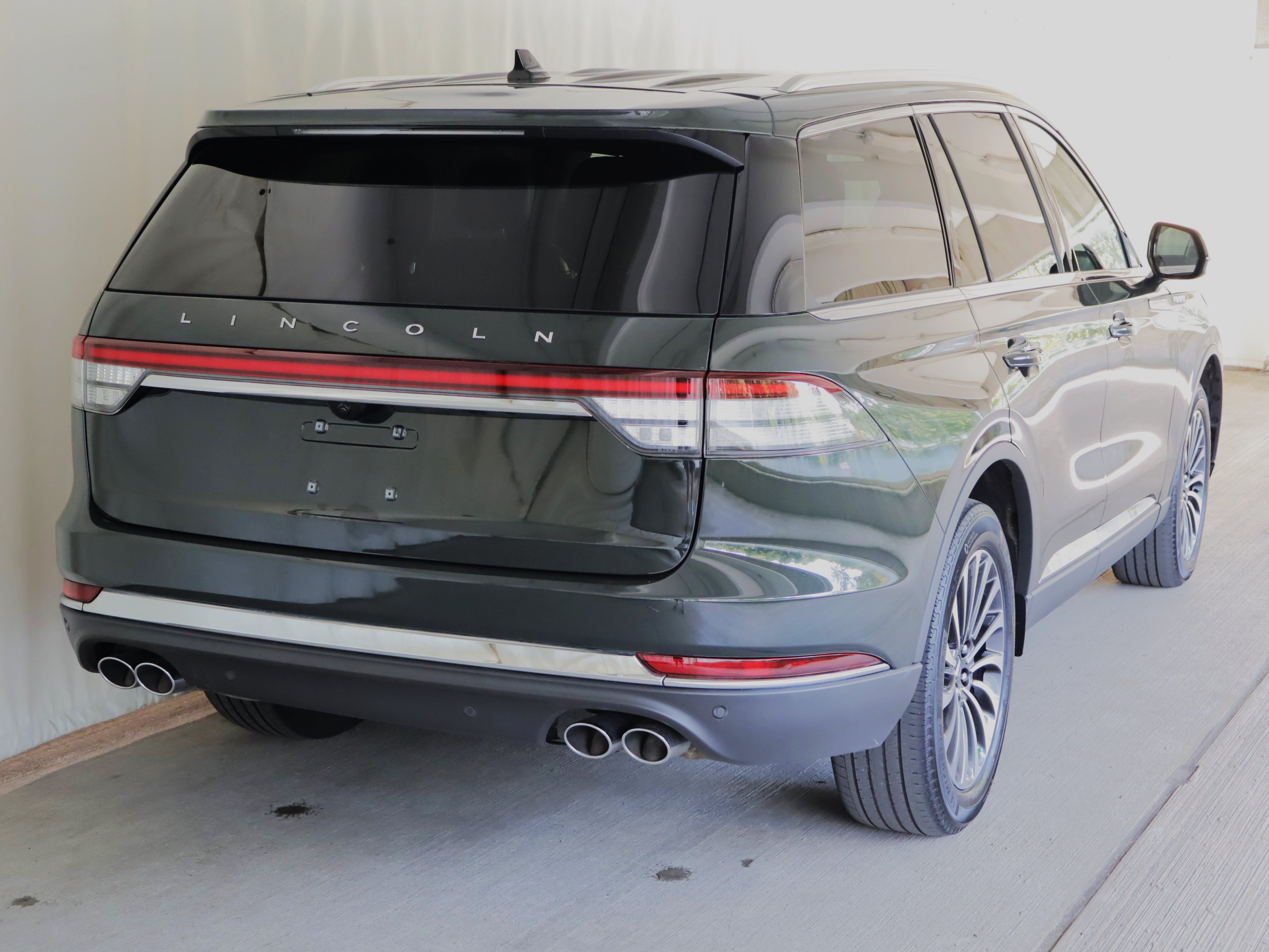 Used 2023 Lincoln Aviator AWD w/ Premium Package image 7