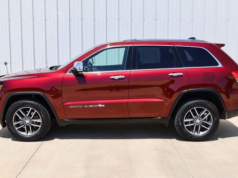 Used 2017 Jeep Grand Cherokee Limited w/ Luxury Group II AWD/4WD image 2