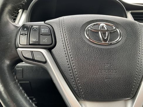 Used 2017 Toyota Highlander SE image 19