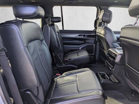 Used 2024 Jeep Wagoneer L Series II image 21