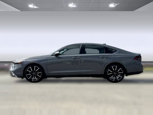 Used 2025 Honda Accord Touring image 2