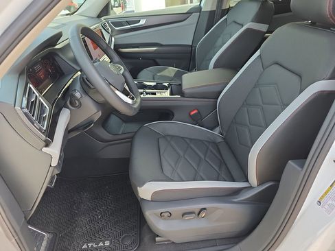 New 2026 Volkswagen Atlas Peak Edition image 12