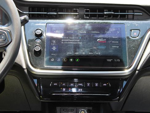Used 2023 Chevrolet Bolt EUV LT FWD image 28