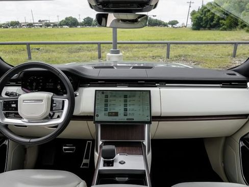 New 2026 Land Rover Range Rover Long Wheelbase SE AWD/4WD image 16