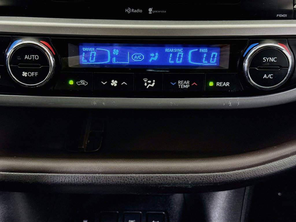 Used 2015 Toyota Highlander Plus AWD/4WD image 16
