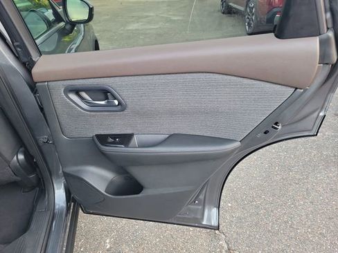 Used 2023 Nissan Rogue SV image 34