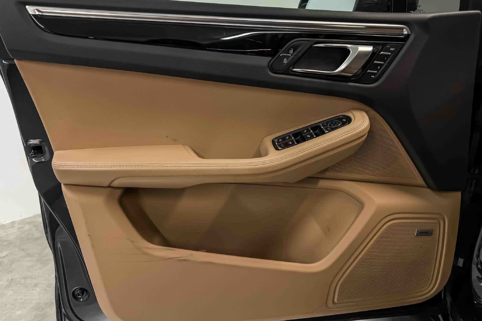 Certified 2023 Porsche Macan AWD/4WD image 24