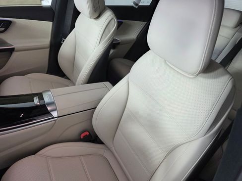 New 2026 Mercedes-Benz GLC 300 image 8