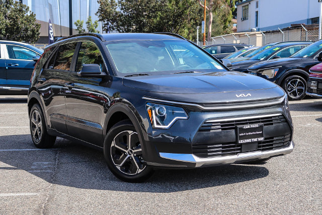 Certified 2025 Kia Niro EX FWD image 2