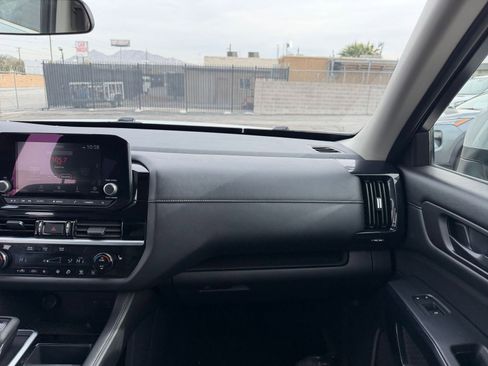Used 2025 Nissan Pathfinder SV image 37