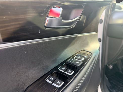 Used 2019 Kia Sorento S image 19