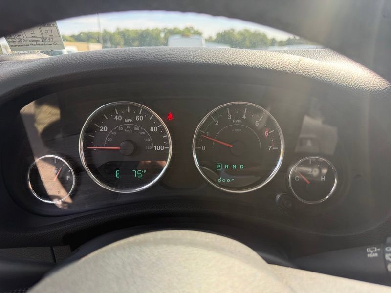 Used 2017 Jeep Wrangler Sahara AWD/4WD image 6