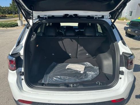 New 2026 Jeep Compass Limited image 10