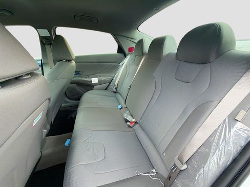 New 2026 Hyundai Elantra SE image 18