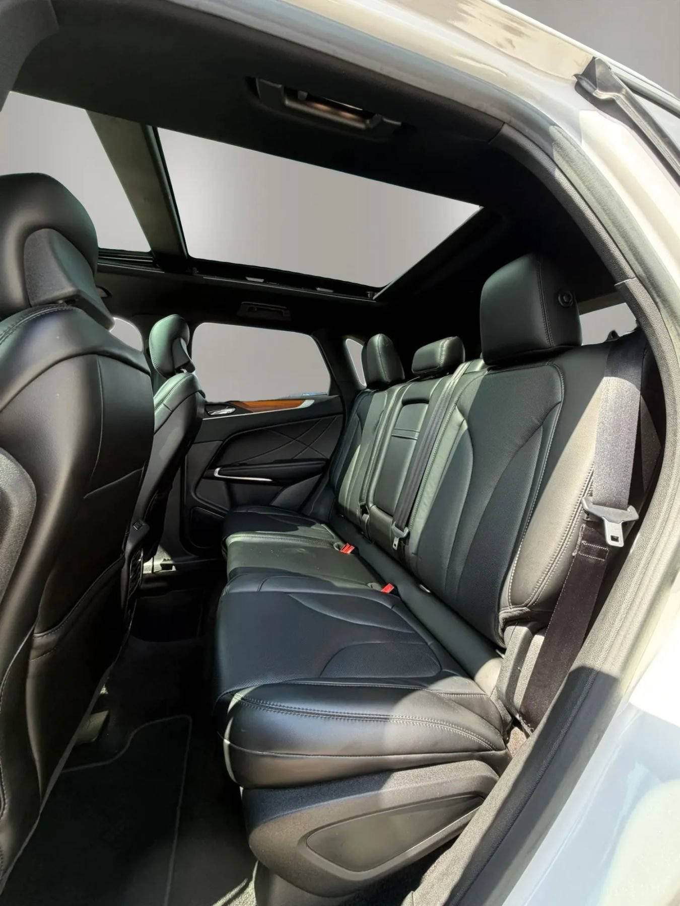 Used 2019 Lincoln MKC Reserve w/ MKC Climate Package AWD/4WD image 12