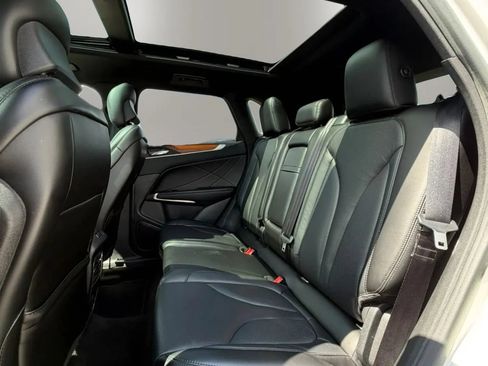Used 2019 Lincoln MKC Reserve w/ MKC Climate Package AWD/4WD image 12