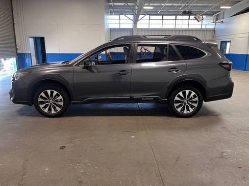 Used 2023 Subaru Outback Limited AWD/4WD image 6