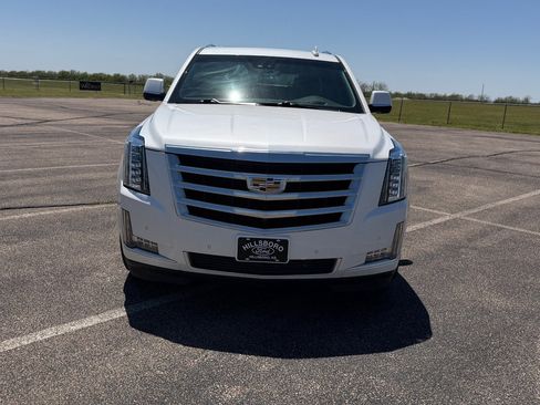 Used 2019 Cadillac Escalade ESV Luxury AWD/4WD image 15