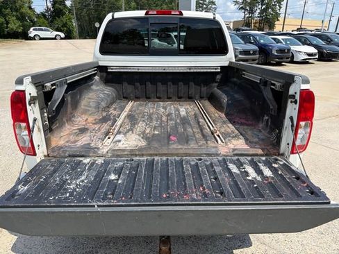 Used 2015 Nissan Frontier SV w/ SV Value Truck Package RWD image 12