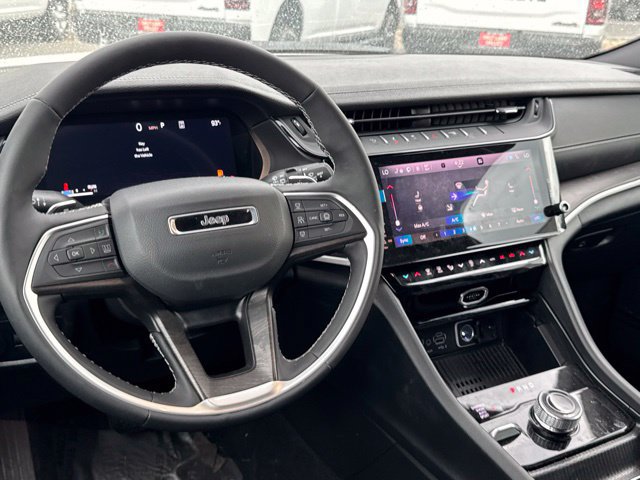 Used 2026 Jeep Grand Cherokee Altitude AWD/4WD image 16