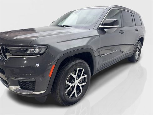Used 2024 Jeep Grand Cherokee L Limited w/ Luxury Tech Group II image 11