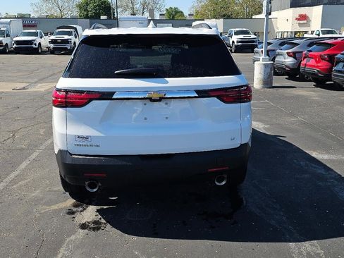 Used 2023 Chevrolet Traverse LT w/ LT Premium Package FWD image 6
