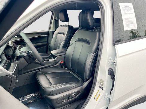 Used 2023 Jeep Grand Cherokee Limited RWD image 21