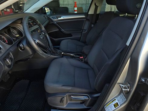 Used 2017 Volkswagen Golf S image 17