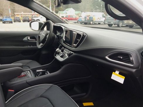 New 2026 Chrysler Pacifica Limited w/ S Appearance Package image 33