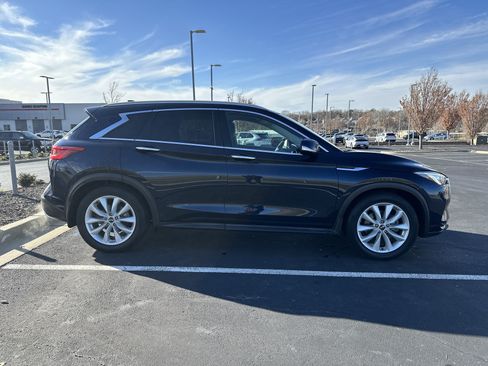 Used 2019 INFINITI QX50 Essential w/ Premium Heat Package image 11
