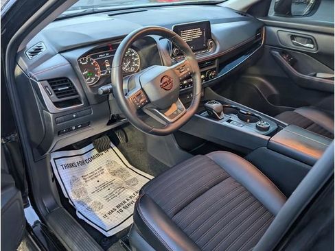 Certified 2025 Nissan Rogue SV image 12