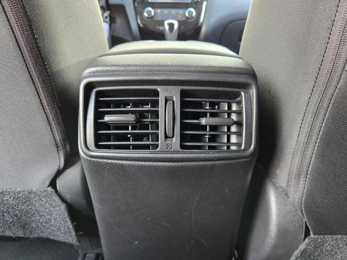 Used 2022 Nissan Rogue Sport S image 26