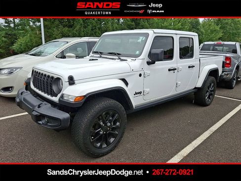 Used 2024 Jeep Gladiator Sport AWD/4WD image 1