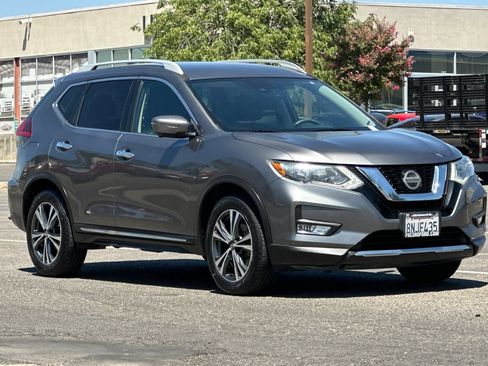 Used 2018 Nissan Rogue SL FWD image 9