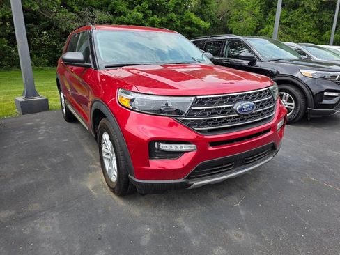 Used 2022 Ford Explorer XLT w/ Equipment Group 202A AWD/4WD image 3
