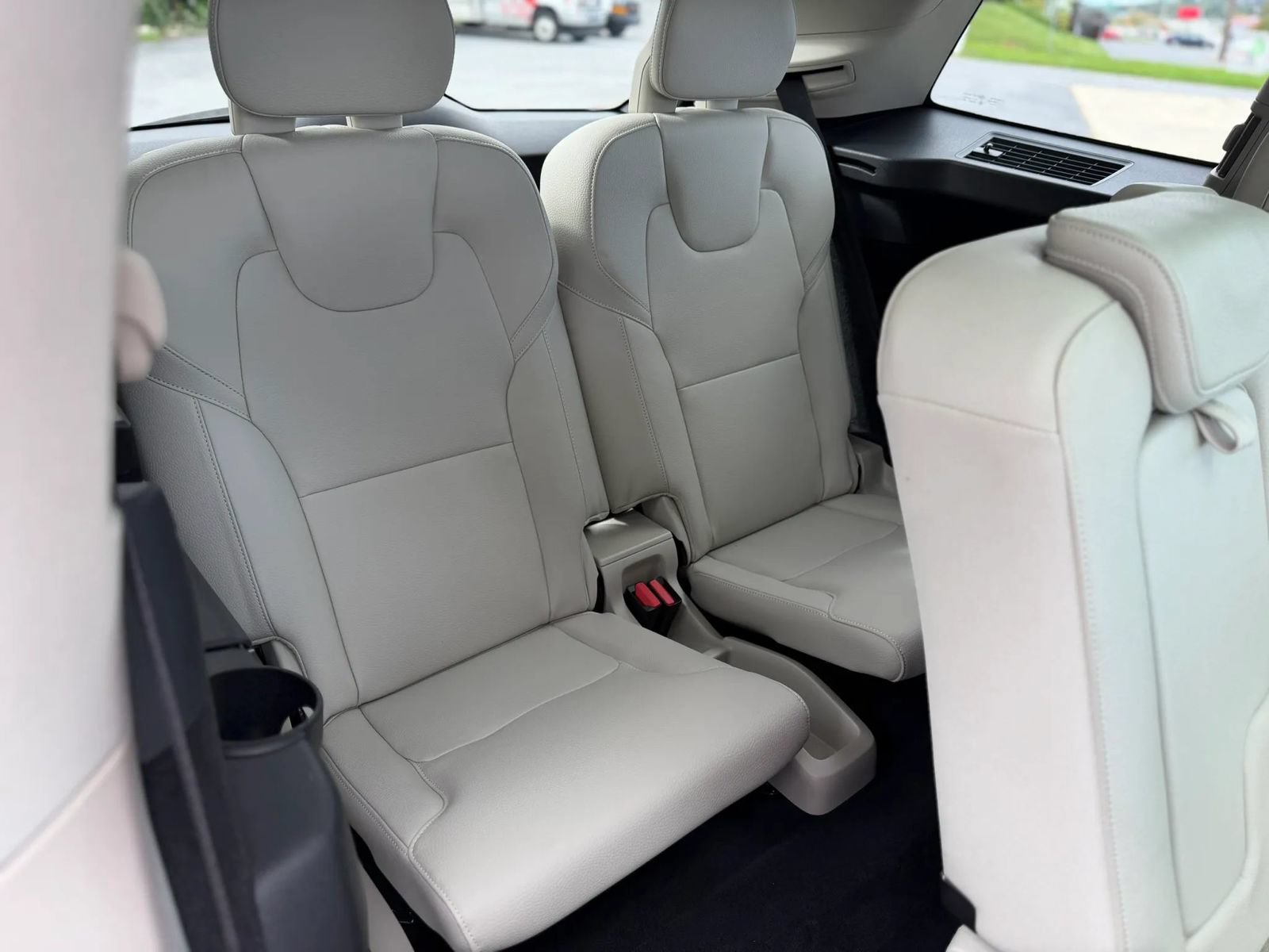 Used 2016 Volvo XC90 T6 Momentum w/ Momentum Plus Package AWD/4WD image 14