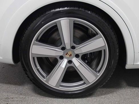 New 2025 Porsche Cayenne GTS image 37