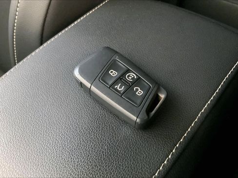 Used 2023 Volkswagen Tiguan SE R-Line FWD image 15