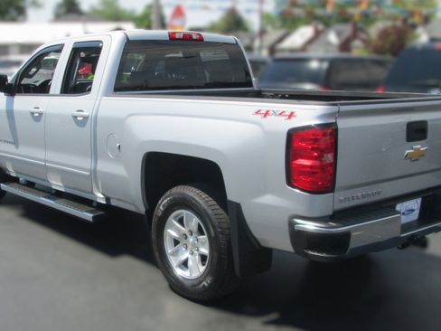 Used 2017 Chevrolet Silverado 1500 LT w/ All Star Edition AWD/4WD image 4