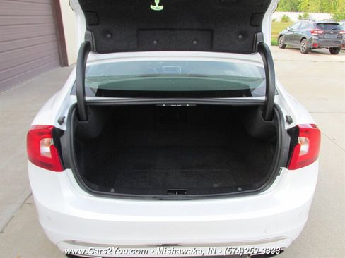 Used 2017 Volvo S60 T5 Inscription image 19