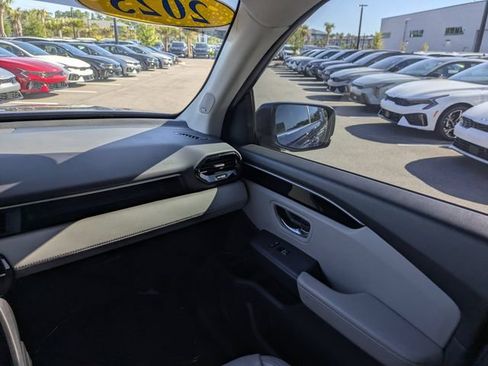 Used 2023 Honda Pilot Touring image 18