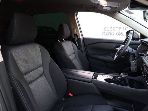 Used 2024 Nissan Rogue SV FWD image 21
