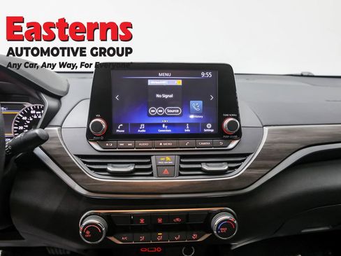 Used 2024 Nissan Altima 2.5 SV image 12