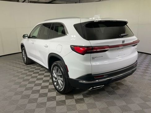 Used 2025 Buick Enclave Preferred image 4