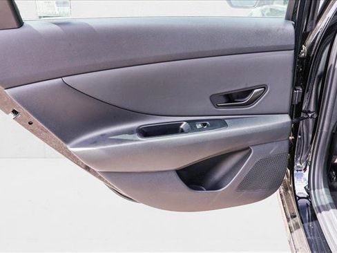 New 2025 Hyundai Elantra Limited image 23