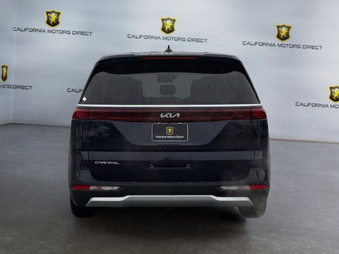 Used 2024 Kia Carnival LX image 4