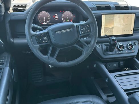 Used 2023 Land Rover Defender 110 V8 AWD/4WD image 17