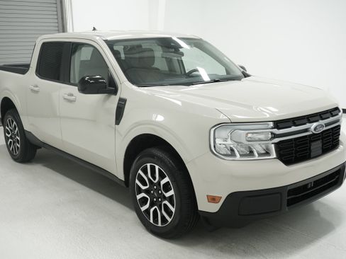 Used 2024 Ford Maverick Lariat FWD image 3