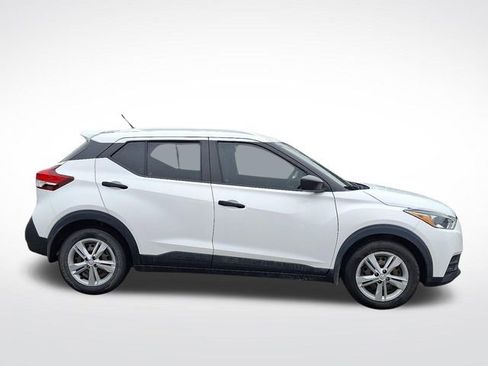 Used 2019 Nissan Kicks S image 7