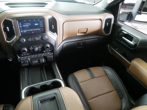 Used 2021 Chevrolet Silverado 1500 High Country w/ Technology Package image 11